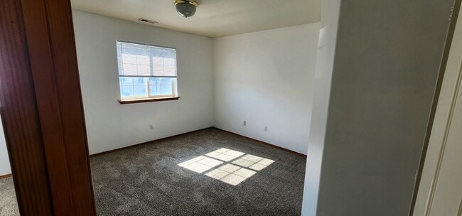 Building Photo - 1326 S Skyline Dr