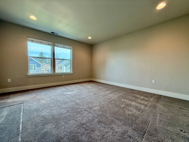 Building Photo - GORGEOUS OPEN LAYOUT HOME IN OLD FARM DISTRICT!