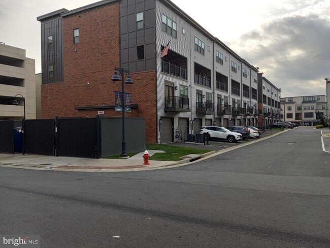 Building Photo - 44682 Provincetown Dr