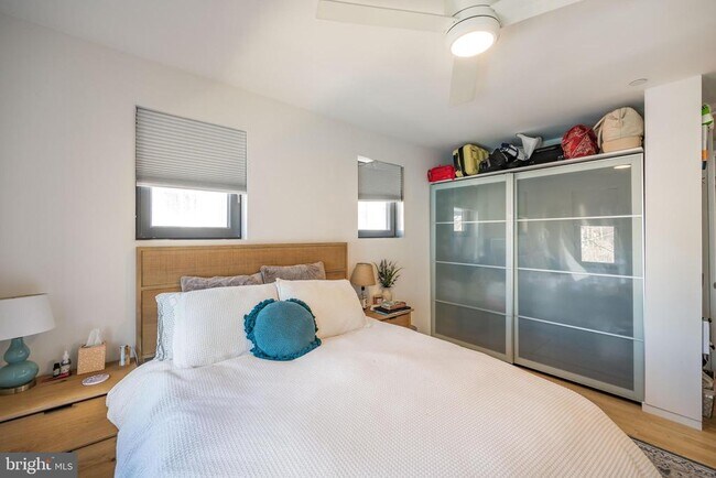 Building Photo - 152 W Laurel St