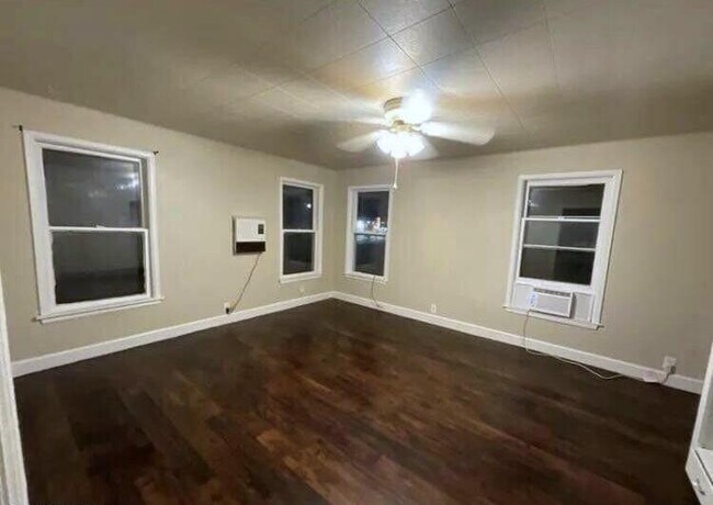 Building Photo - 1920 S Connor Ave