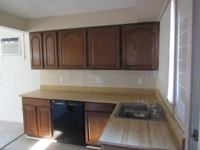 Building Photo - 6304 Quinn Ave