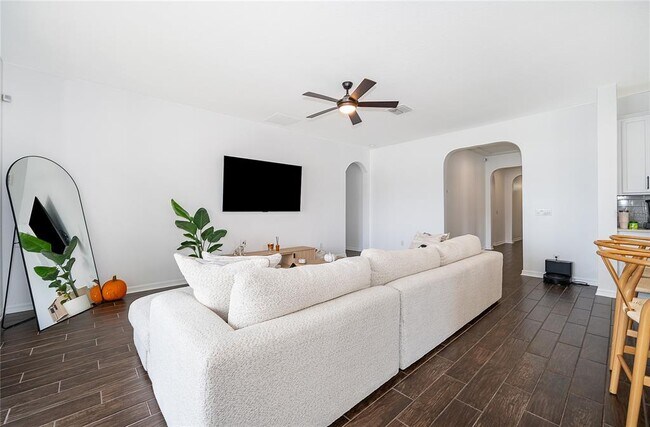 Building Photo - 2022 Redbay Ave