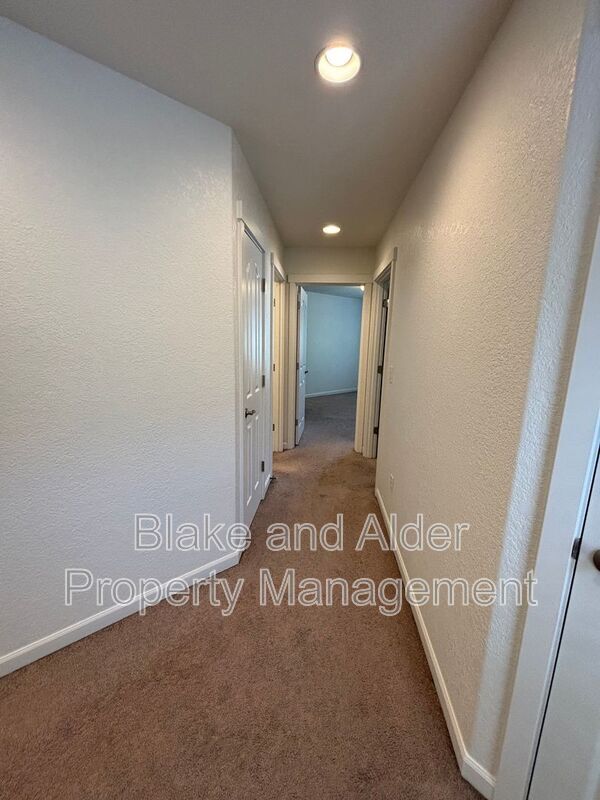 Building Photo - 347 Norway St NE