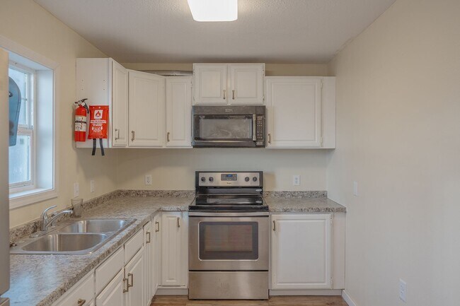 Building Photo - 2126 Rickert St