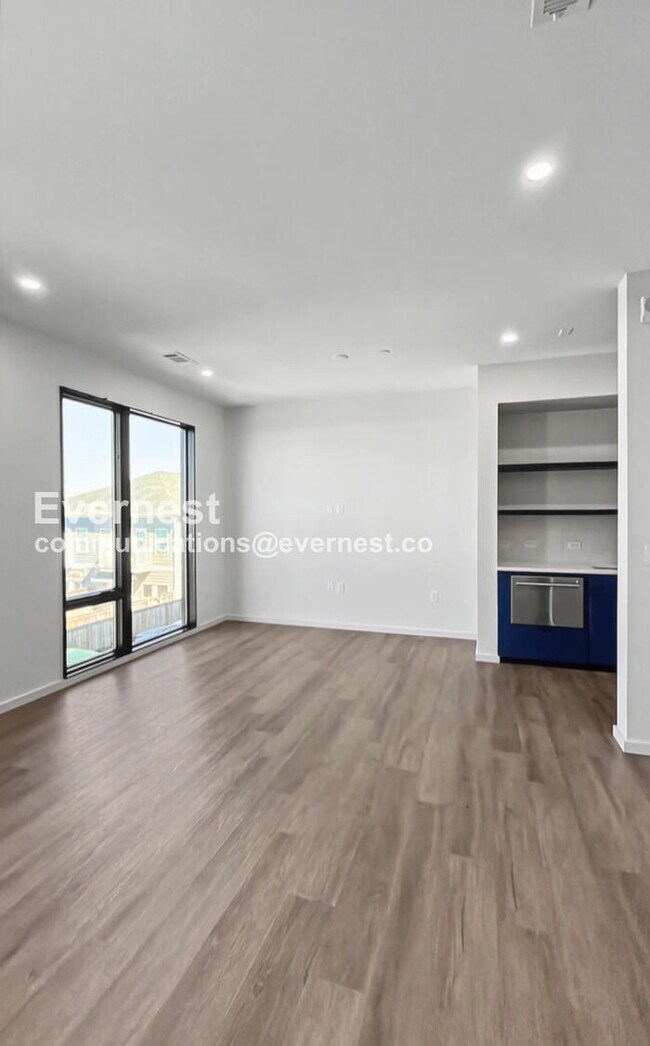 Building Photo - 500 Merritt Ave