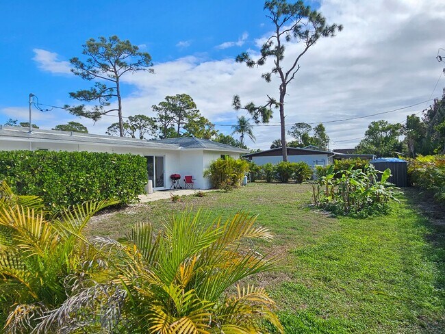 Building Photo - Annual Unfurnished 2 Bedroom 2 Bathroom Single Family Home in South Venice!