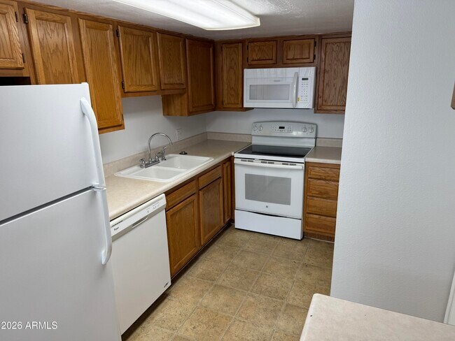 Building Photo - 1816 W Tuckey Ln