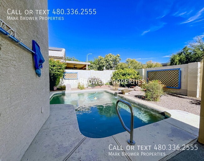 Building Photo - 941 N Florence Dr