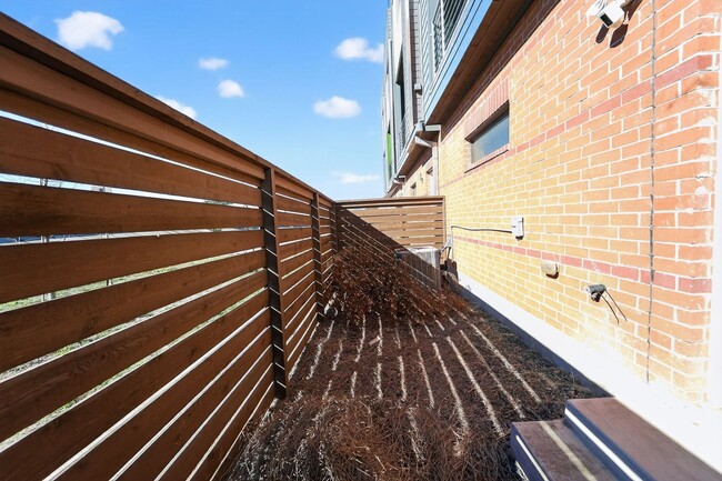 Building Photo - 4 Week Free Move-In Incentive!! Modern Luxury Townhome in Gated Community – Rooftop Balcony & Pre...