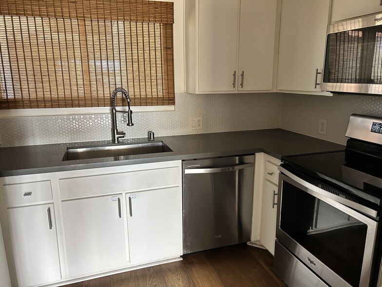 Building Photo - 745 Main St