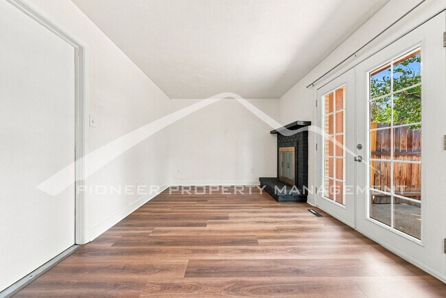 Building Photo - 179 Eaton Ct