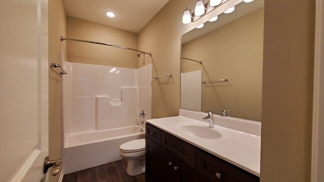Building Photo - 3 Br/ 2 Ba Townhome, Dahlia Model