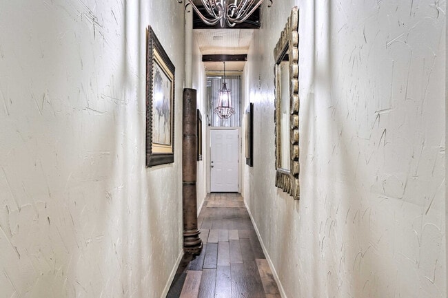 Building Photo - 3704 San Bernardo Ave