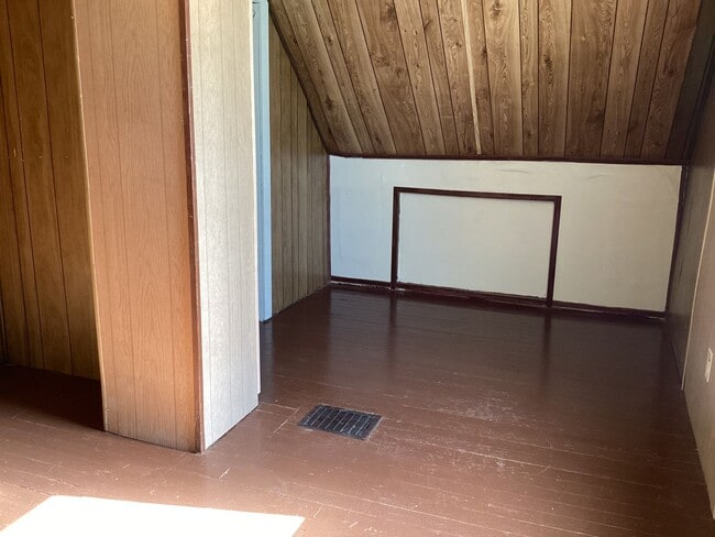 Building Photo - 4 bedroom Single Family