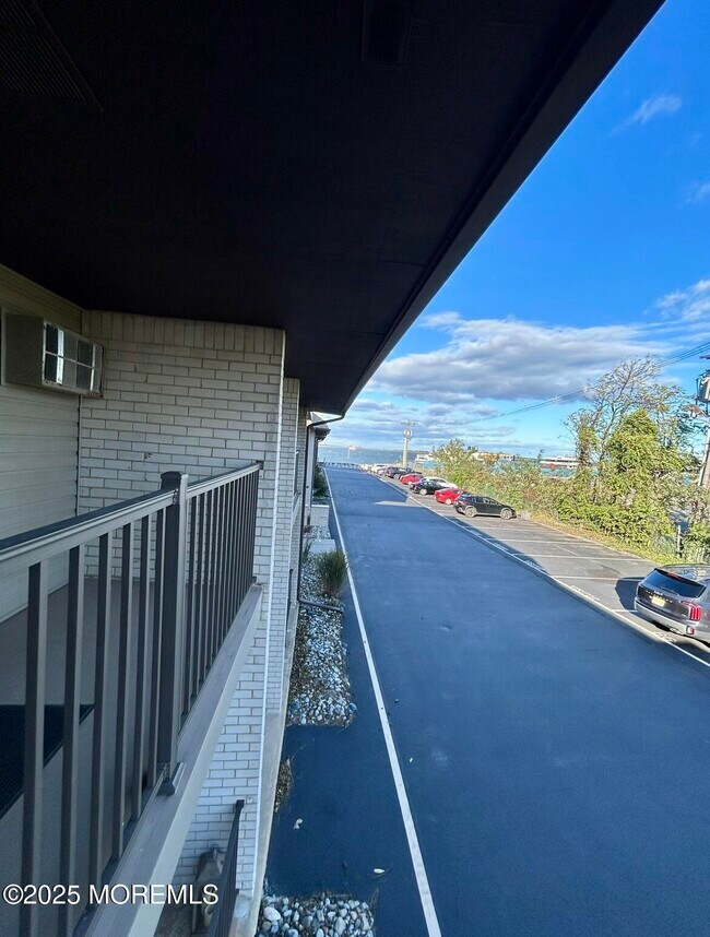 Building Photo - 330 Shore Dr