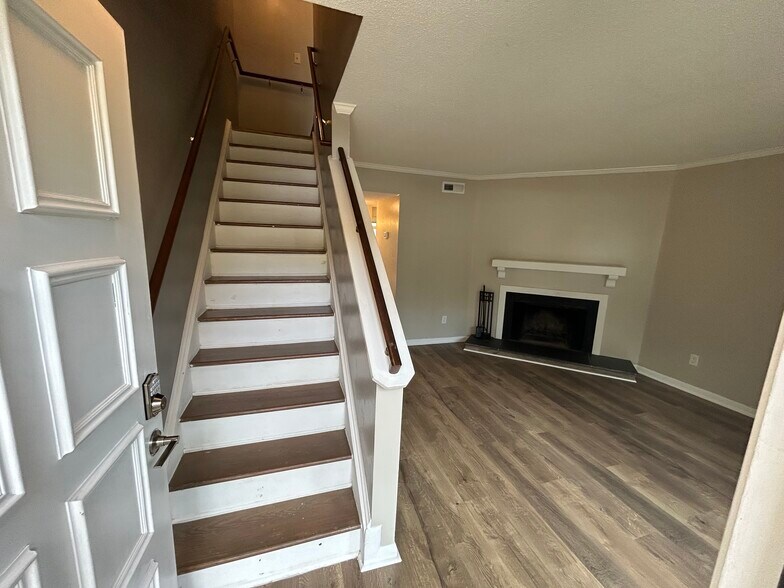 Building Photo - 5803 Shady Grove Cir