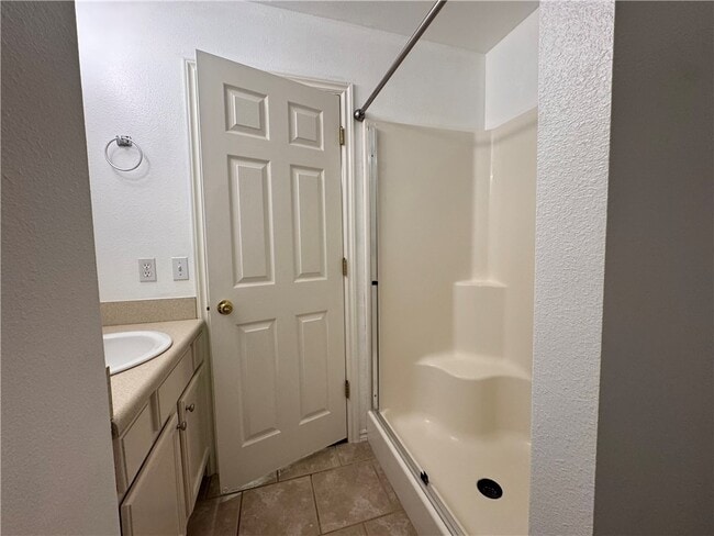 Building Photo - 1584 Willowbrook Dr