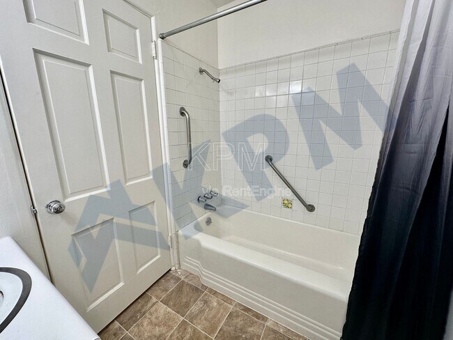 Building Photo - 875 W Alpine Ave