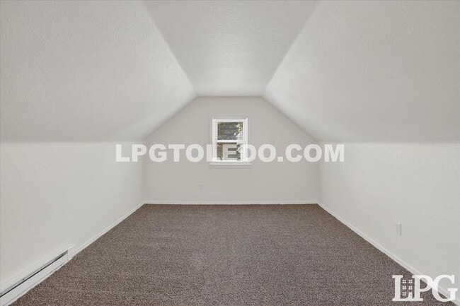 Building Photo - 921 Berry St