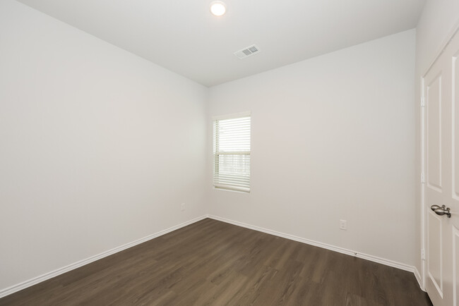 Building Photo - 1307 Ester Ln