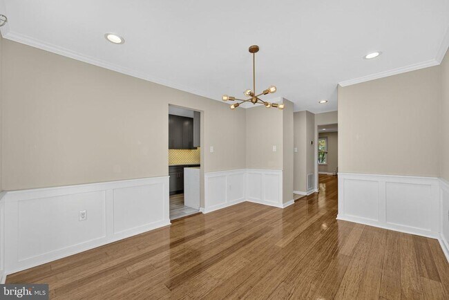 Building Photo - 8605 Western Oak Dr