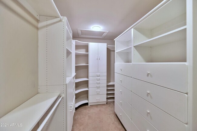 Building Photo - 1101 E Brook Hollow Dr