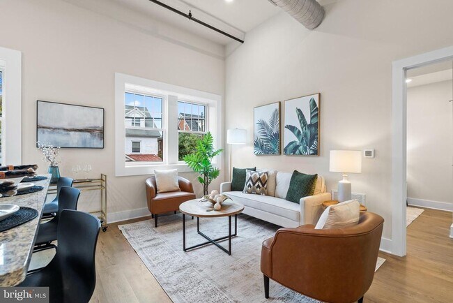 Building Photo - 30 W Broad St