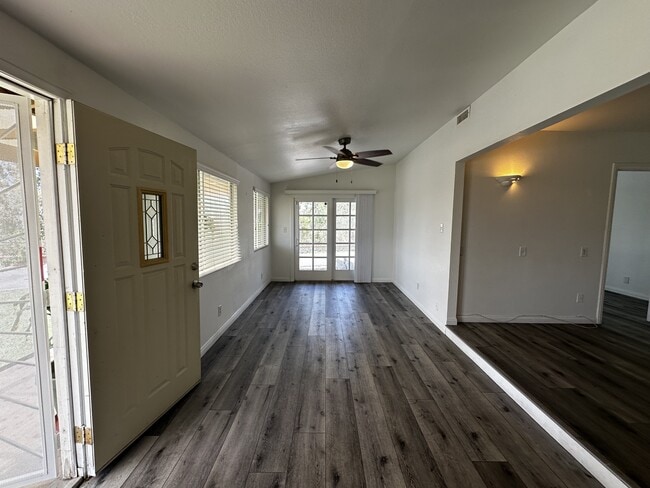 Building Photo - 10374 Lake Summit Dr