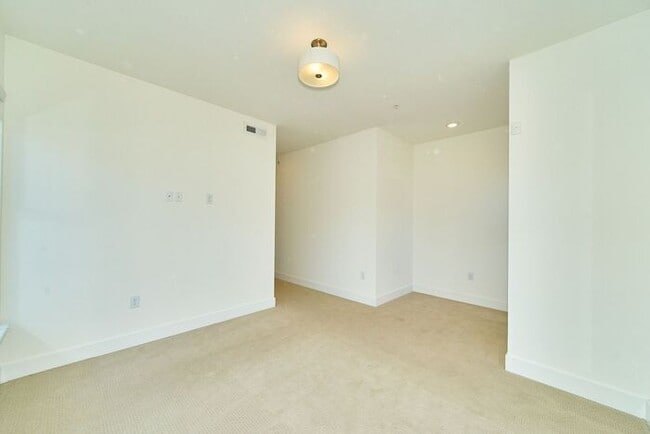 Building Photo - Sweet 2 Bed 2 Full Bath Downtown Indy Condo with Balcony Views!