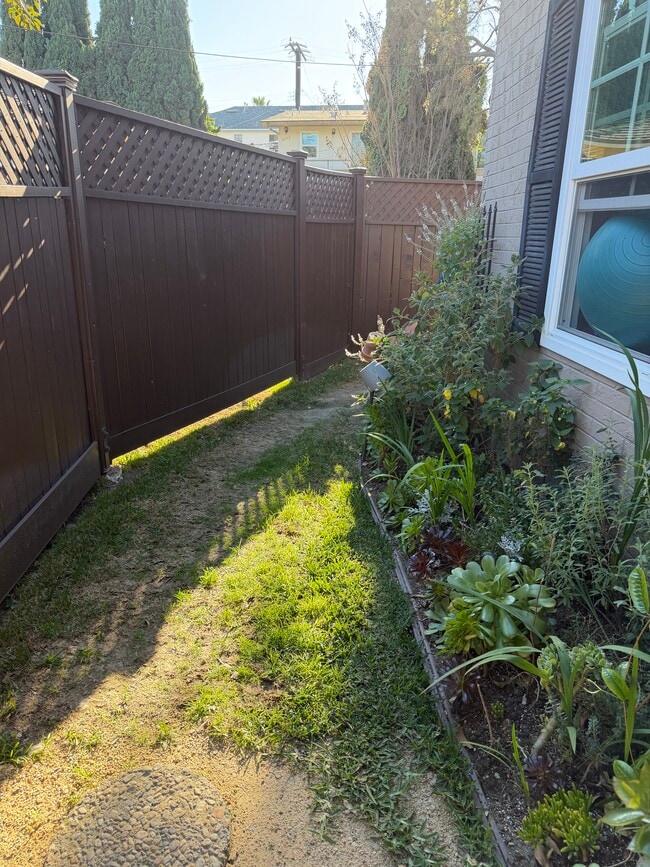 Building Photo - 1601 Gish Ave