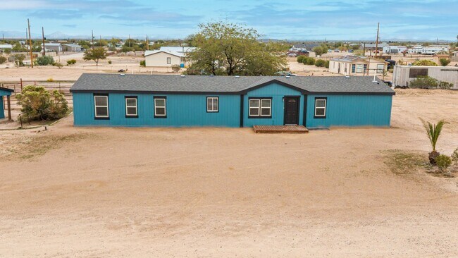 Building Photo - 1.25 Acre 5 Bedroom 3 Bathroom Horse Property in Florence!