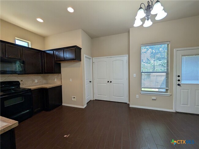 Building Photo - 957 Brown Rock Dr