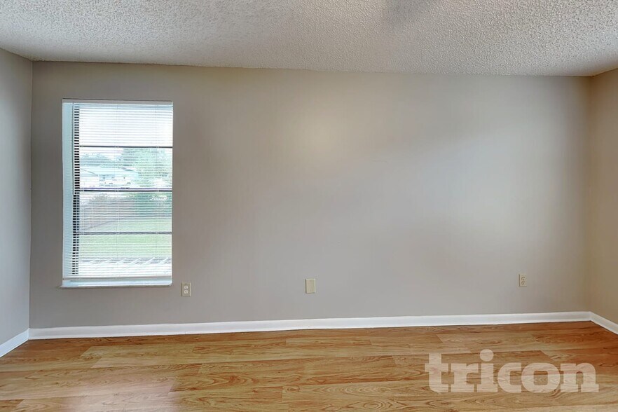 Building Photo - 1311 Corner Oaks Dr