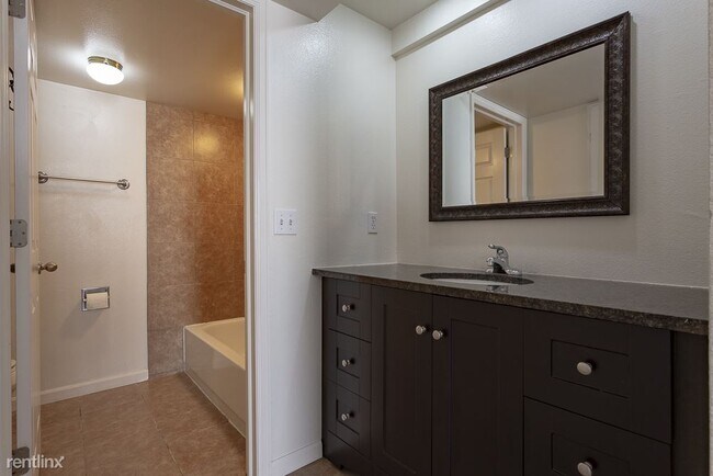 Building Photo - 2 br, 2 bath Condo - 701 North Harlan Stre...