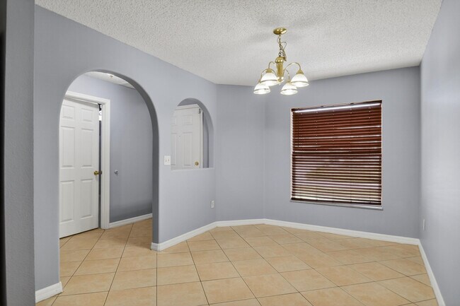 Building Photo - 4066 SW Canrady St