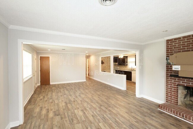 Building Photo - 5601 Eunice Dr