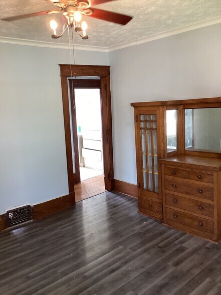 Building Photo - 401 Haney Ave