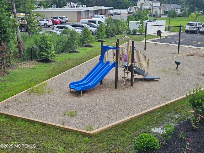 Building Photo - 305 Cyprus Ct