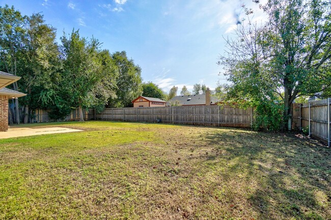 Building Photo - Updated 3-Bedroom Home in SE Edmond with S...