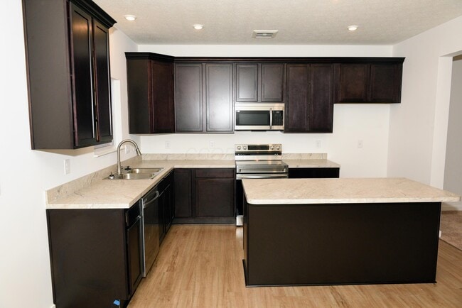 Building Photo - 130 Dusky Willow Dr