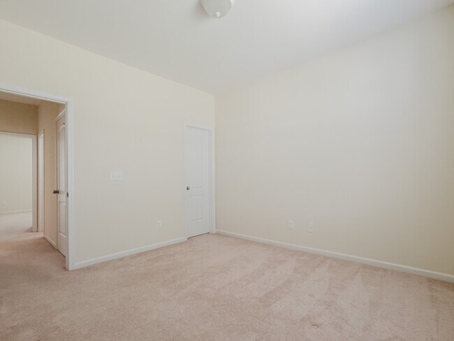 Building Photo - 3835 Raintree Dr