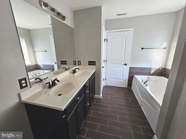 Building Photo - 269 S Marshview Terrace