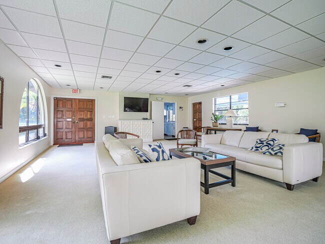 Building Photo - 5601 Jimmy Buffett Mem Hwy