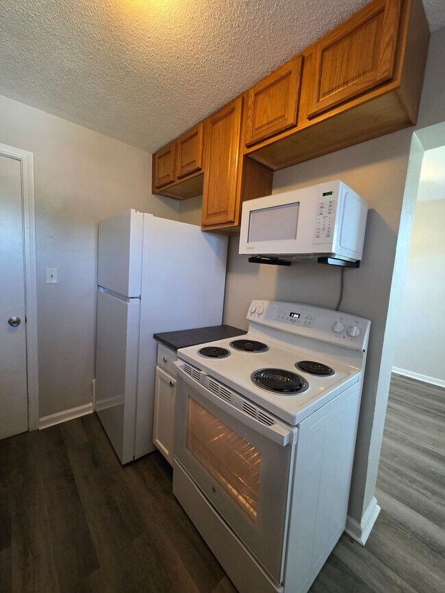 Building Photo - 2 Bed Duplex Near Downtown Liberty & William Jewell!