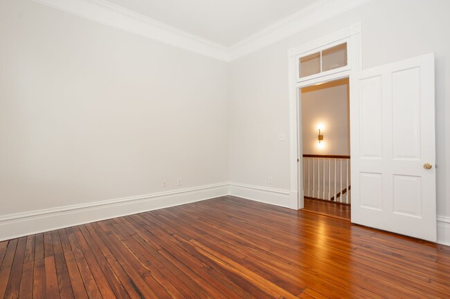 Building Photo - Downtown Close to Forsyth Park