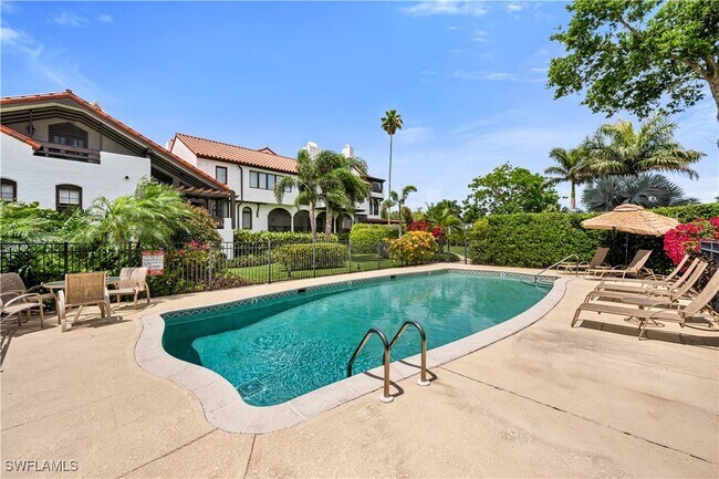 Building Photo - 5850 Pelican Bay Blvd