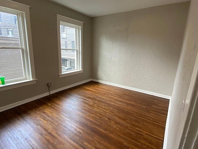 Building Photo - Olive Duplex