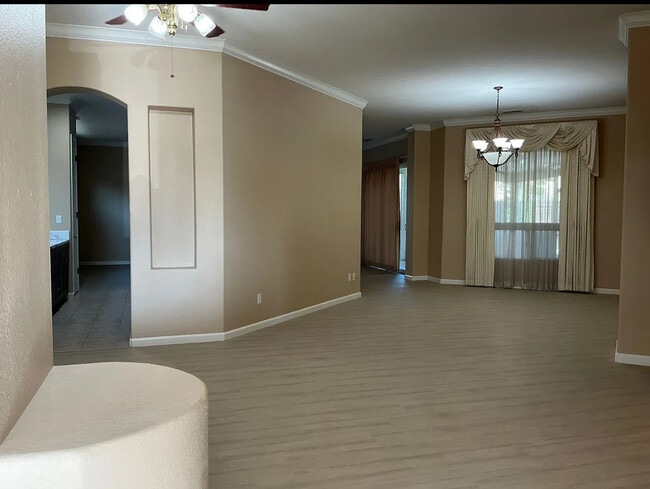 Building Photo - 1065 Garden Gate Dr