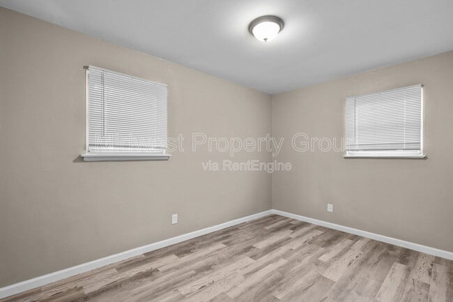 Building Photo - 5 Boles Ave